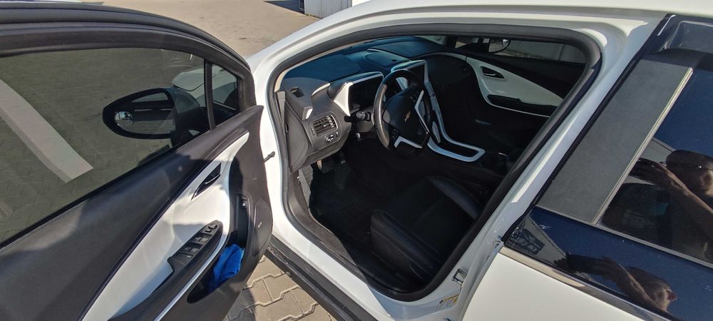 Продам Chevroet Volt 2013 года Плагин Гибрид отличное состояние.