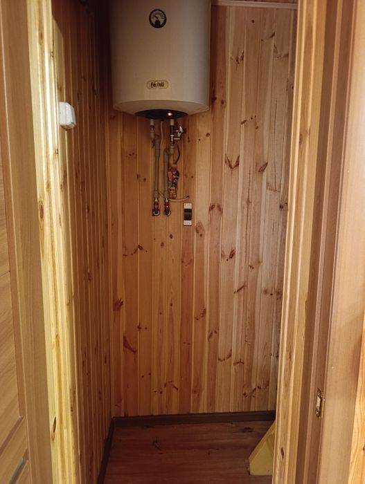 Продаж 2-поверх.чудового будинку біля водойми.