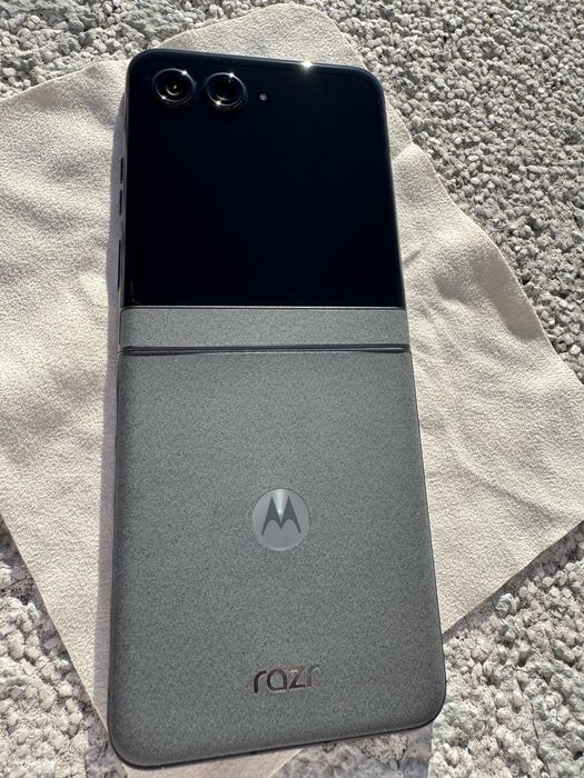 Moto Razr 2024 8/256