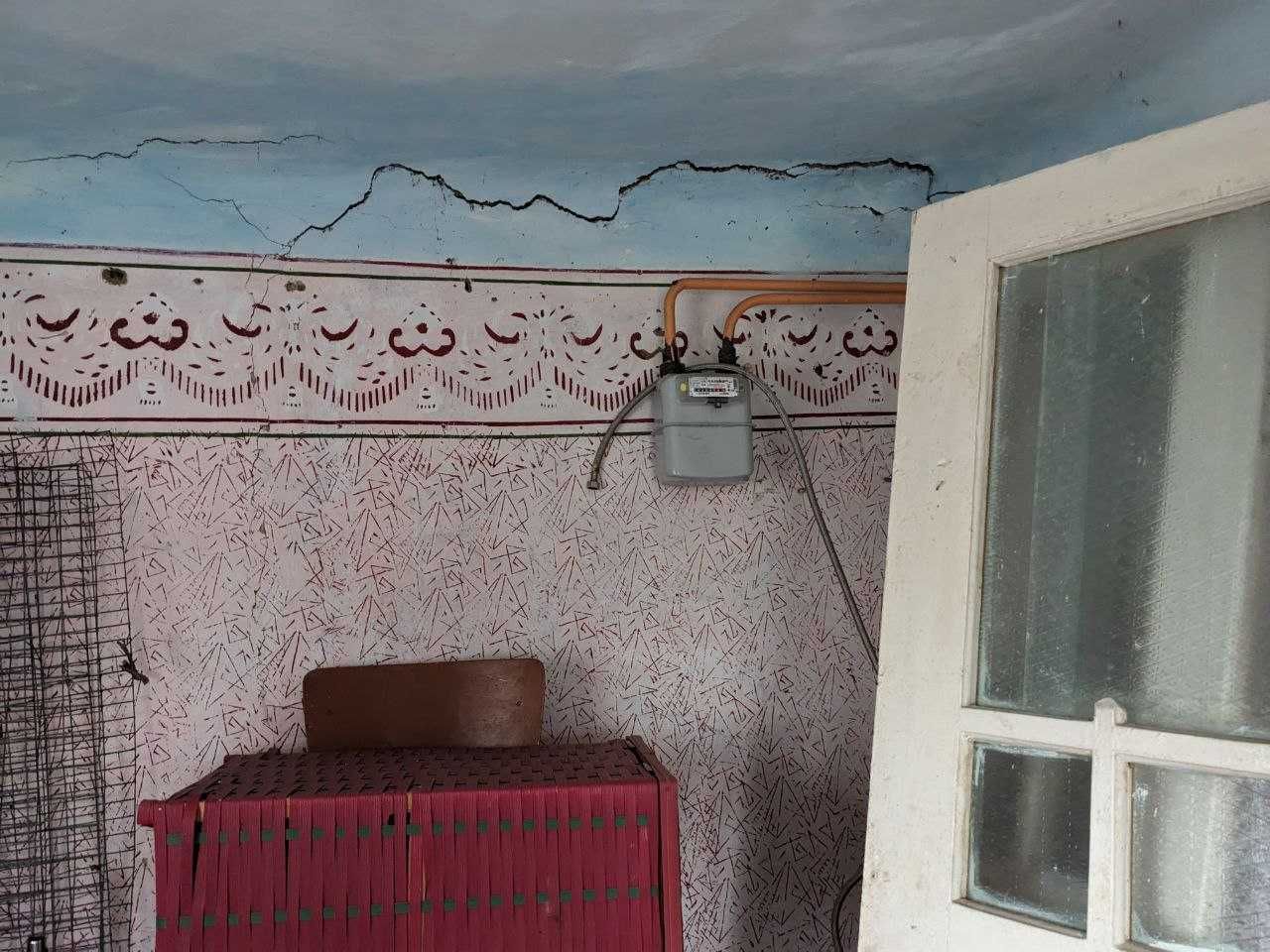 Продається земля 6 сот з будинком 20 м2  у с. Підлісся