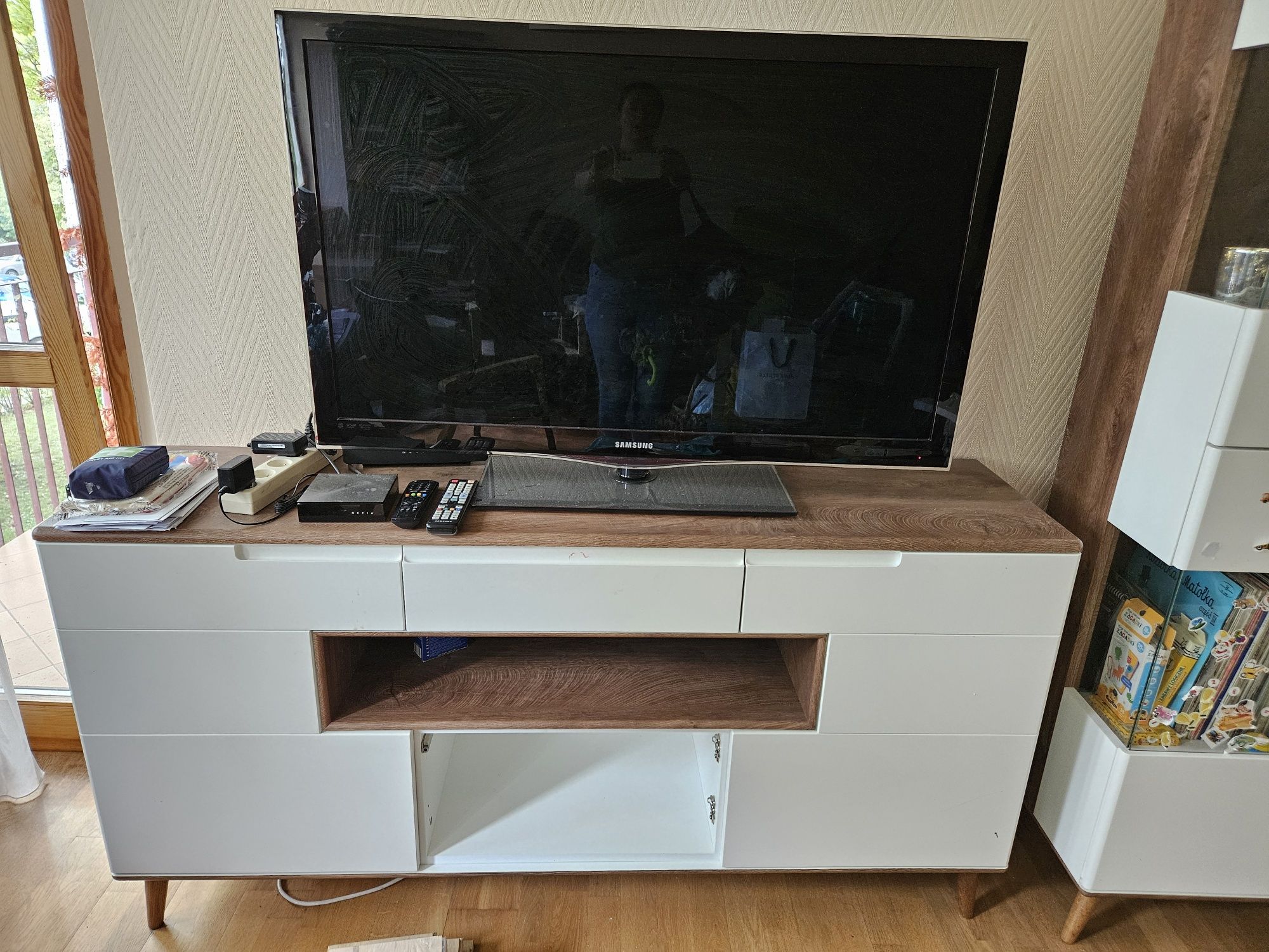 Szafka pod tv, witryna
