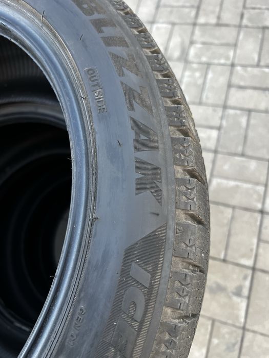 Шини 235/45/R17 Bridgestone Blizzak Ice