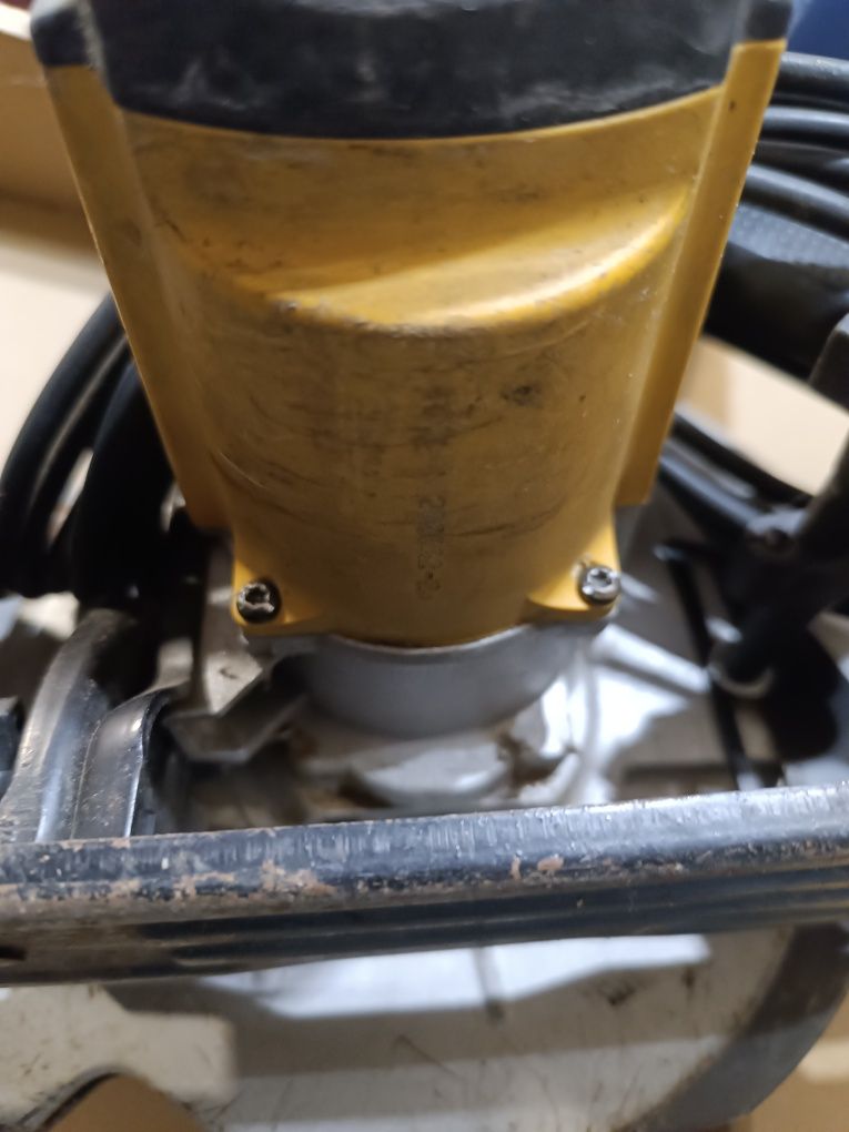 Pilarka tarczowa DeWalt DW 62