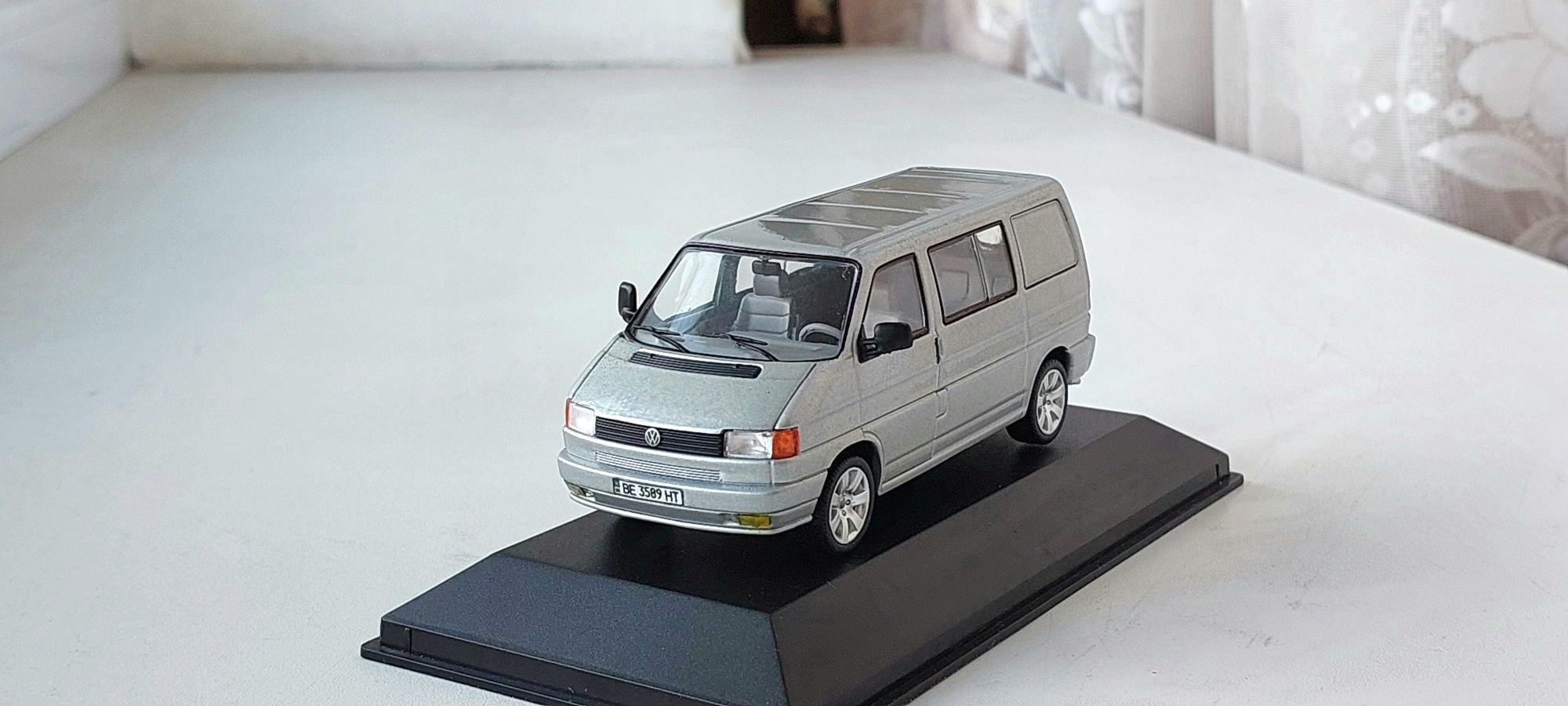 VW-T4,(1:43),ручной работы.