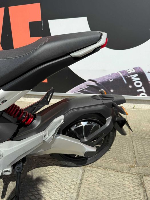 Nowy Skuter Elektryczny - Motorower elektryczny MRF eSTREET 2.5