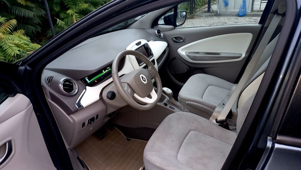 Продам свіжопригнаний автомобіль Рено Зоє 2017р