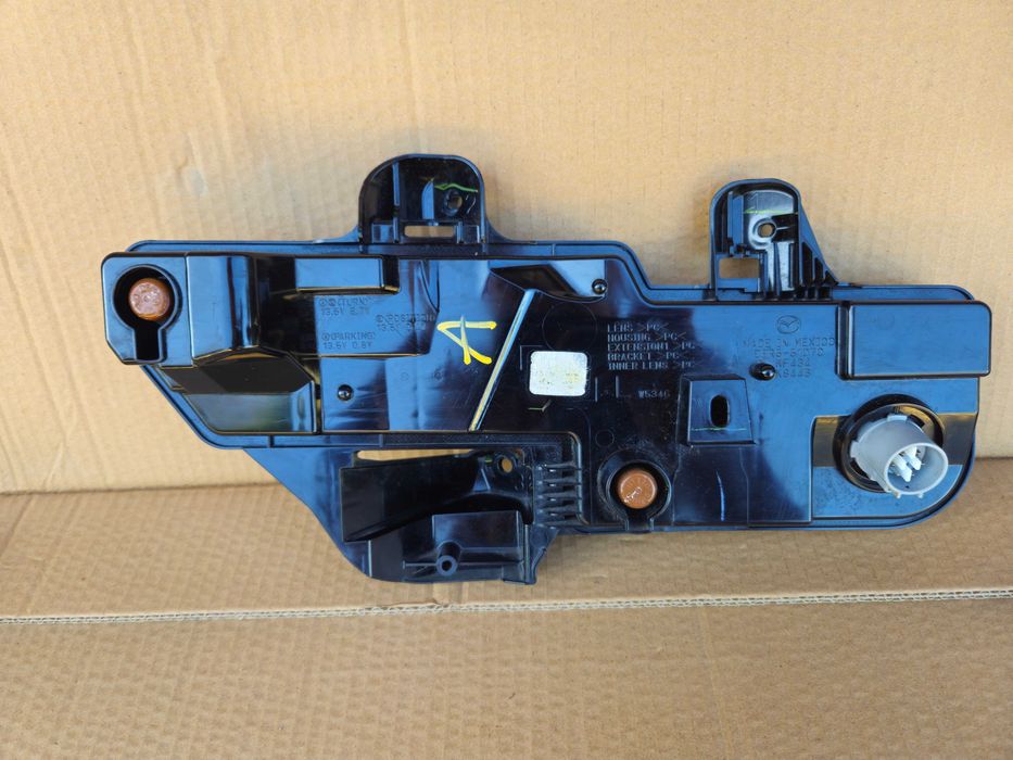 Mazda CX-30, halogeny, kierunkowskazy LED DRL, wer. USA, komplet