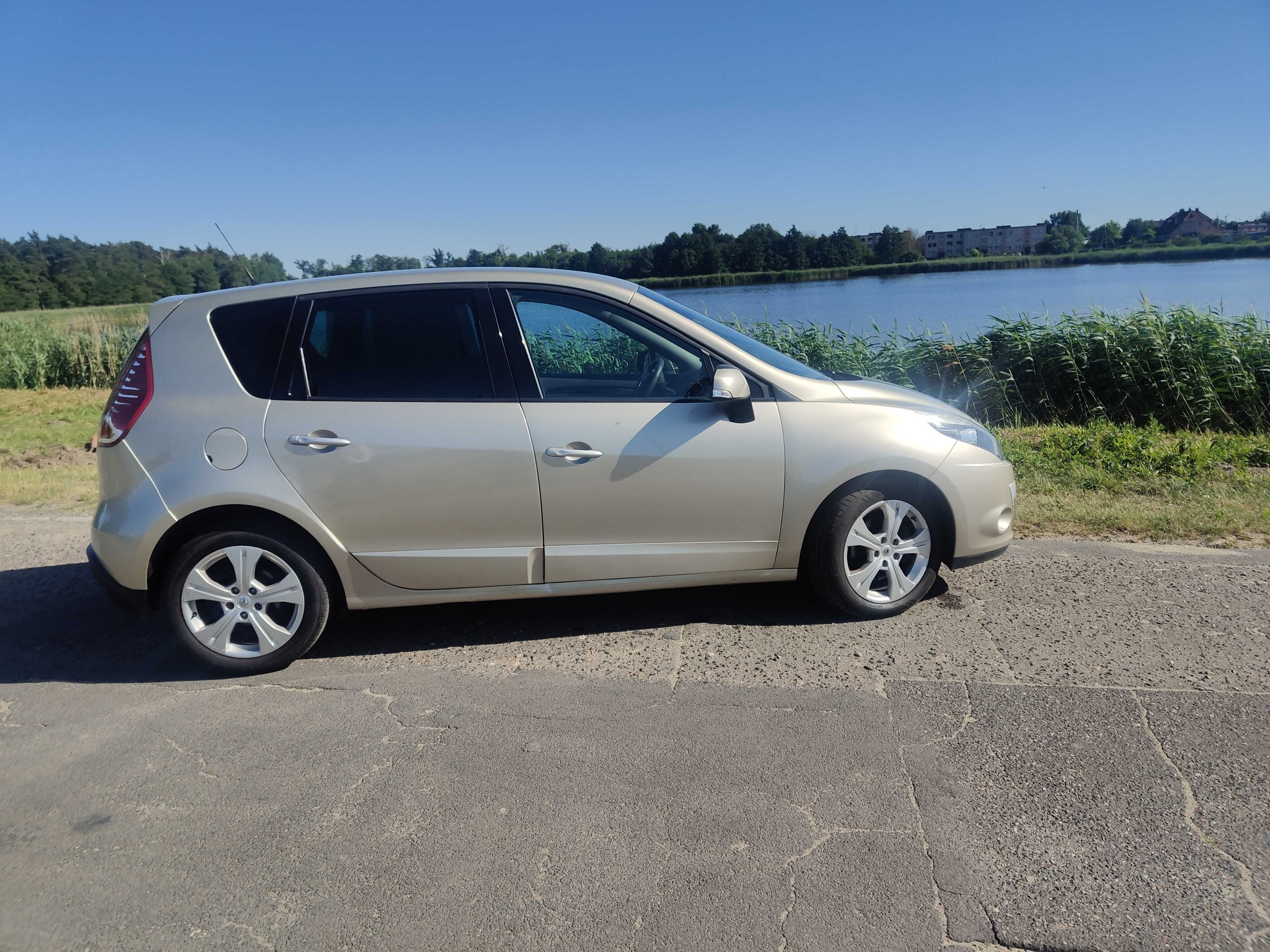 Sprzedam Renault Scenic 1,6 benzyna 135000 przebieg
