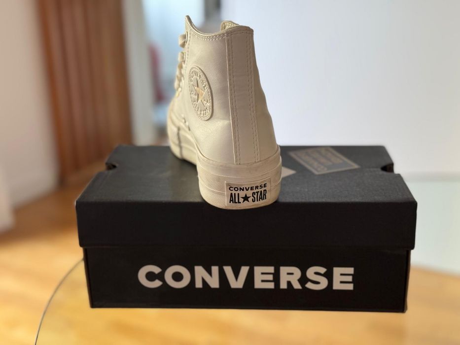 Ténis All Star Chuck Taylor brancos como novos