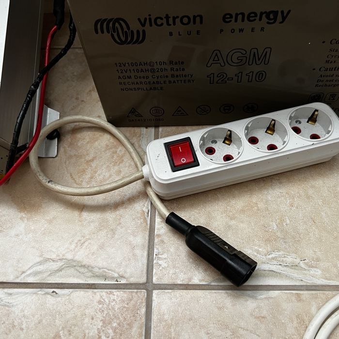 Батарея / акумулятор 12v 110 інвертор Victron Energy 12/230 500VA