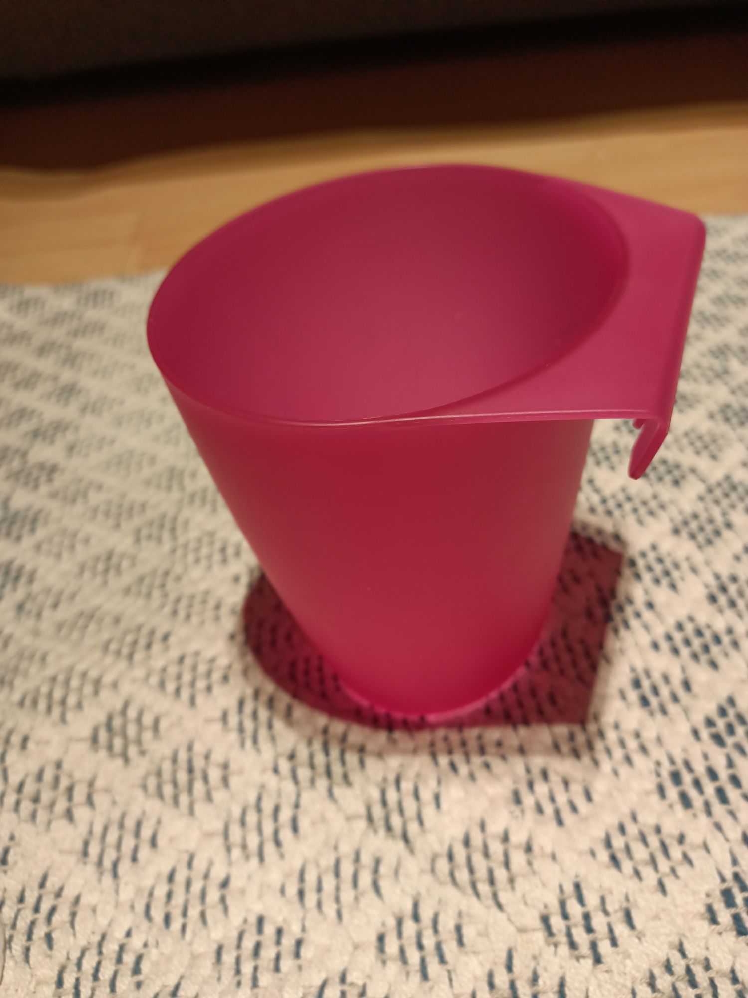 Ikea Bygel Pojemnik różowy
Wymiary:Szerokość: 13 cm