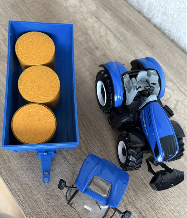 Іграшковий трактор з причепом та сіном Brugaro Farm