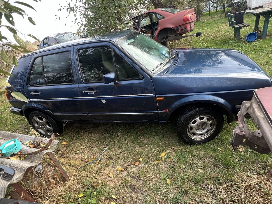 Продам гольф 2 по запчастям