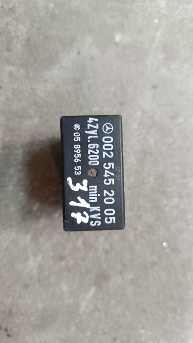 Реле топливного насоса Mercedes 190 W201  Mercedes-Benz