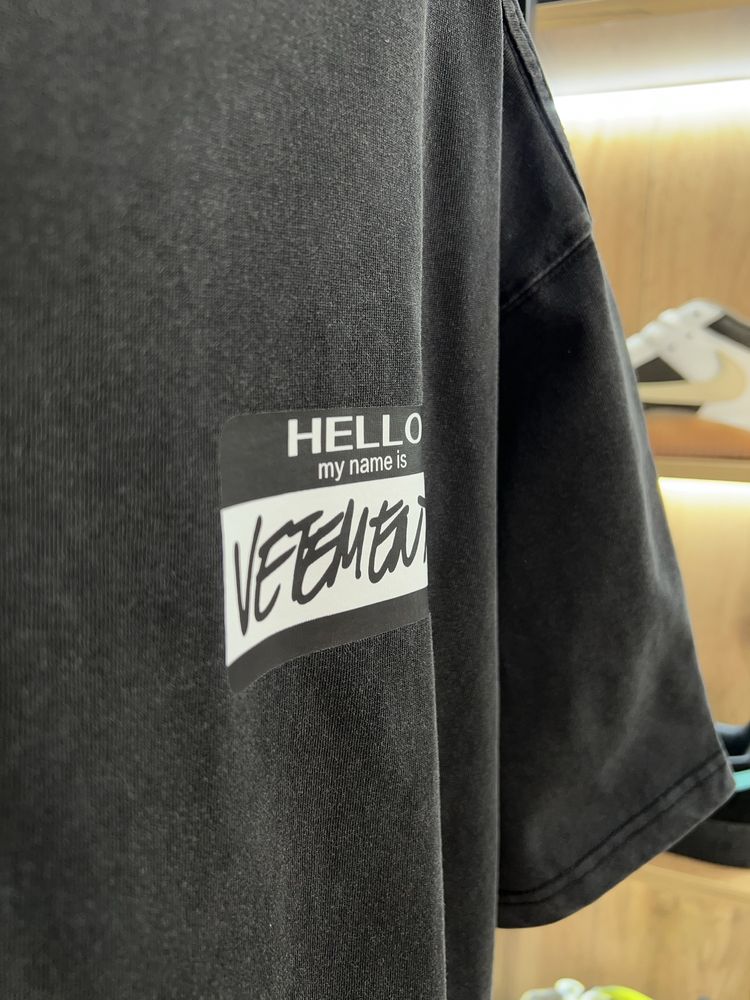 Футболка VETEMENTS “My name Is” Logo Faded Black