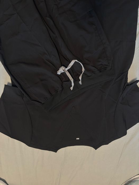 Czarny scrubs medyczny komplet