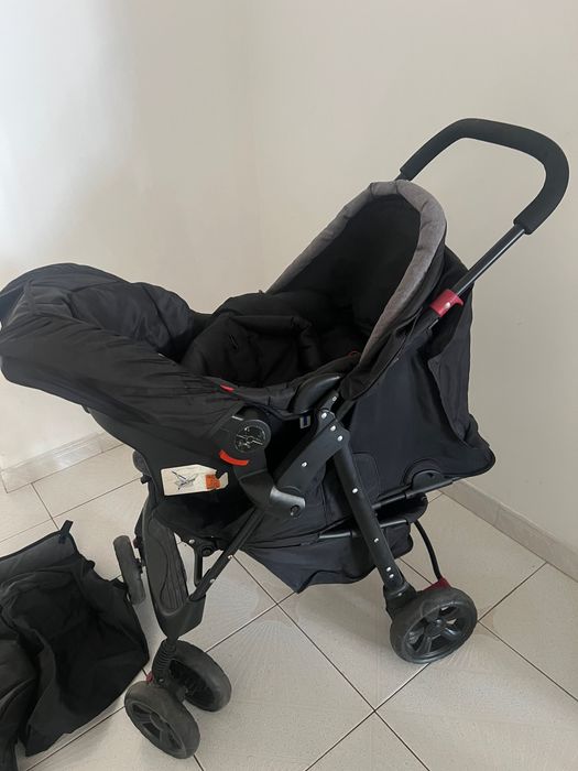 Carrinho de bebé com ovo