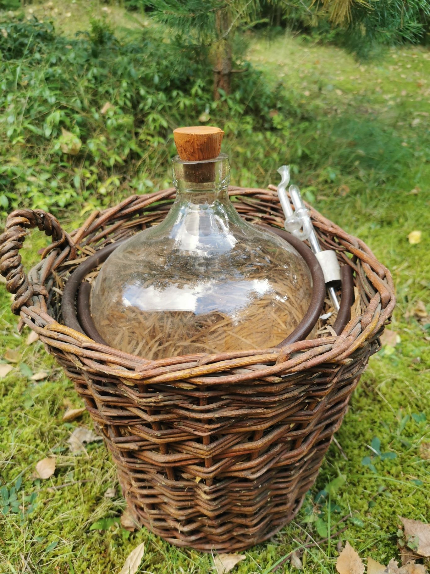Balon, butla  5 l na wino w koszu