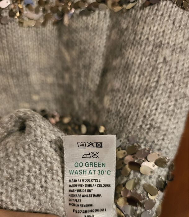 Sweter szary z cekinami roz.M