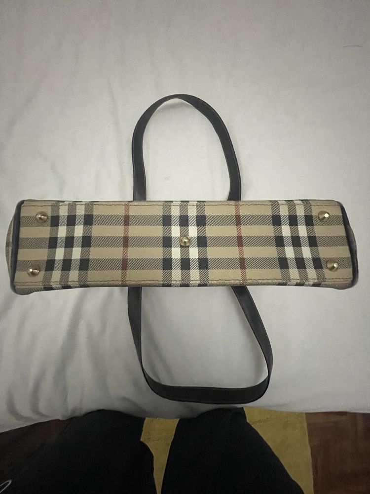 Mala burberry de senhora usada original