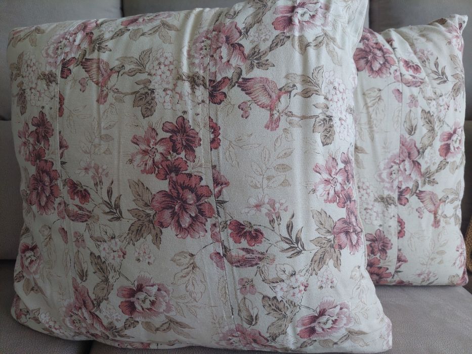 4 cortinas e 2 almofadas