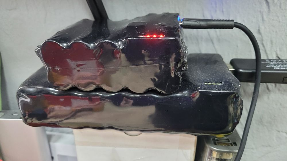 Павербанк есть разные 10000-100000мАч,