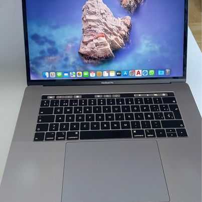 MacBook Pro 15” 2018 - 2.6GHz (i7) / 16GB / 512GB SSD