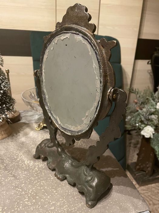 Stare lustro z brązu