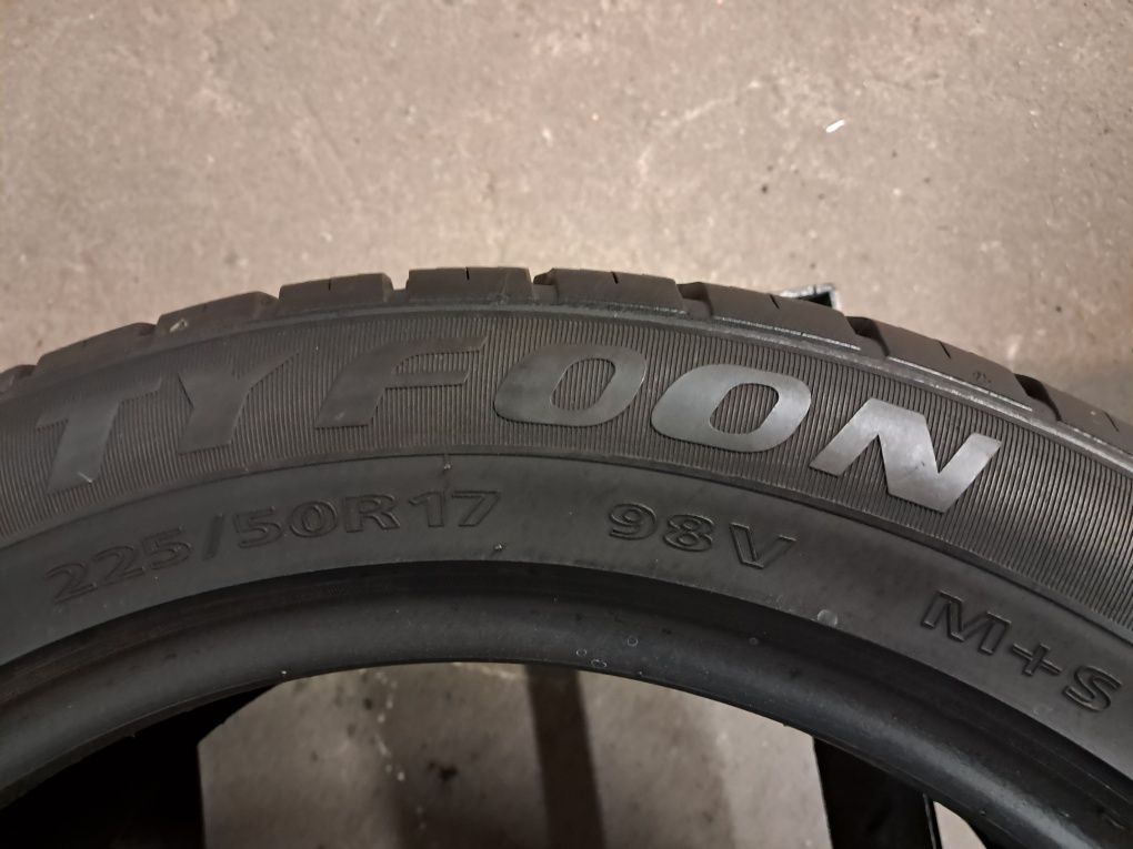 Nr 72 opona 225/50/17 całoroczna