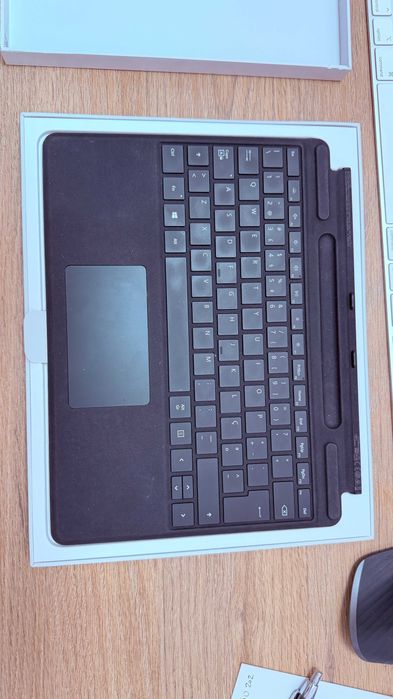 Capa teclado Microsoft Surface Pro X e 8