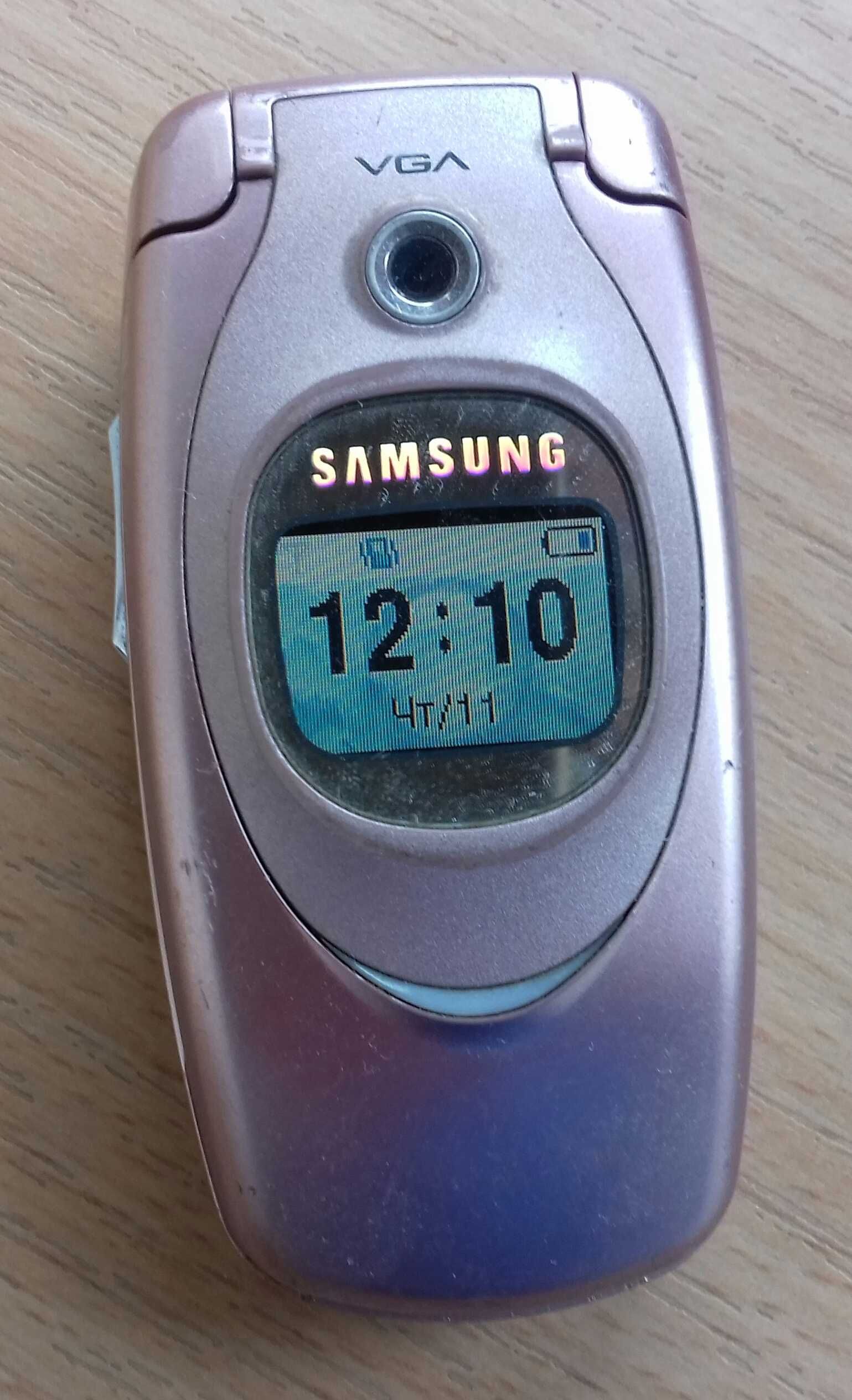 Мобильный телефон Samsung SGH-E600 (кнопочный ретро раскладушка)