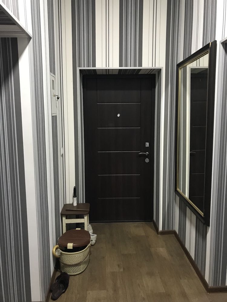 Продам свою 2 ком. Квартиру 4/4 сталинка центр, (сертификат возможен)