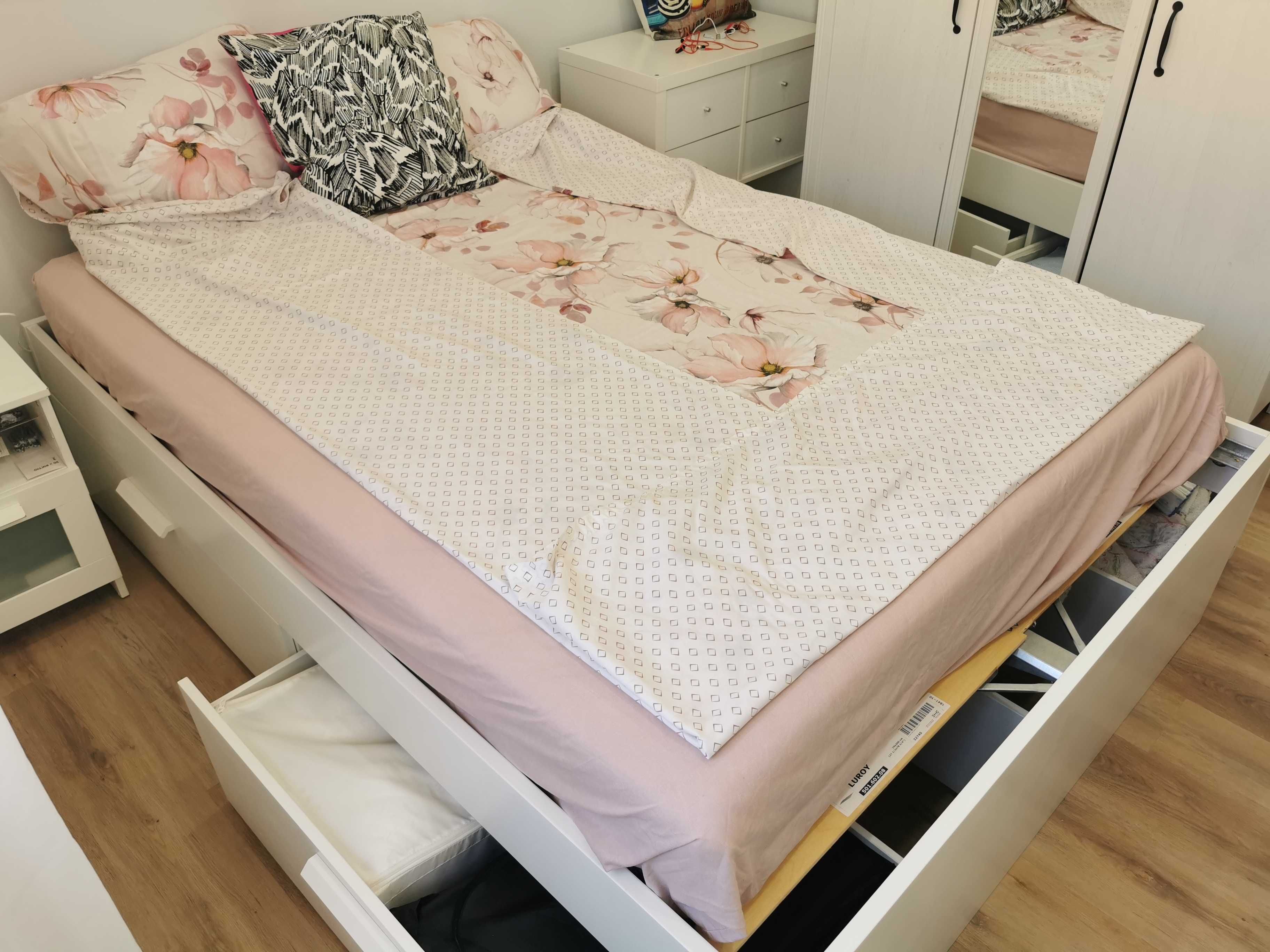 Cama casal com colchão Ikea 2 x 1,40 cm