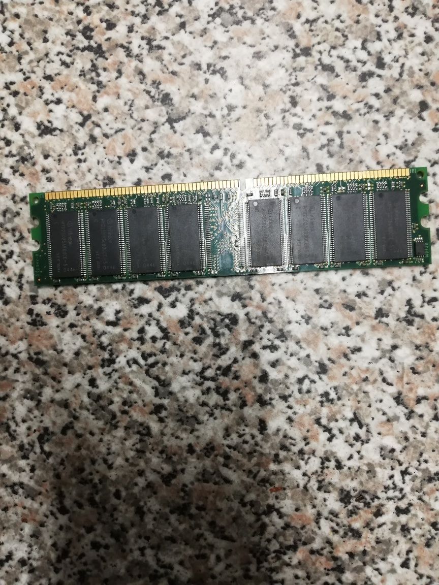 1 GB Memória RAM DR1