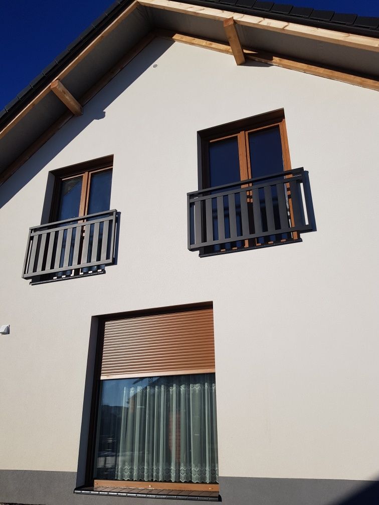 Balustrady aluminiowe nierdzewne szklane
