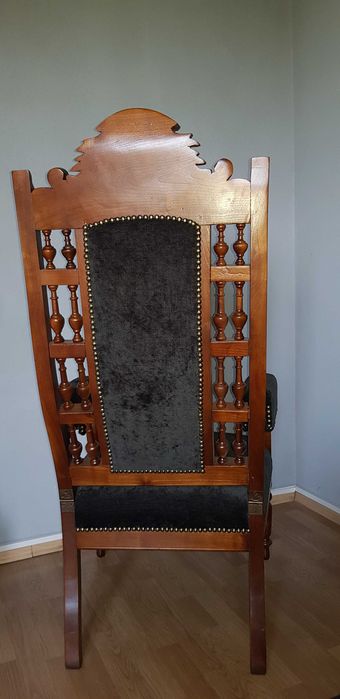 Stylowy, drewniany fotel - tron