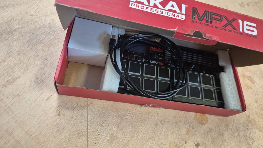 Sampler Akai mpx 16