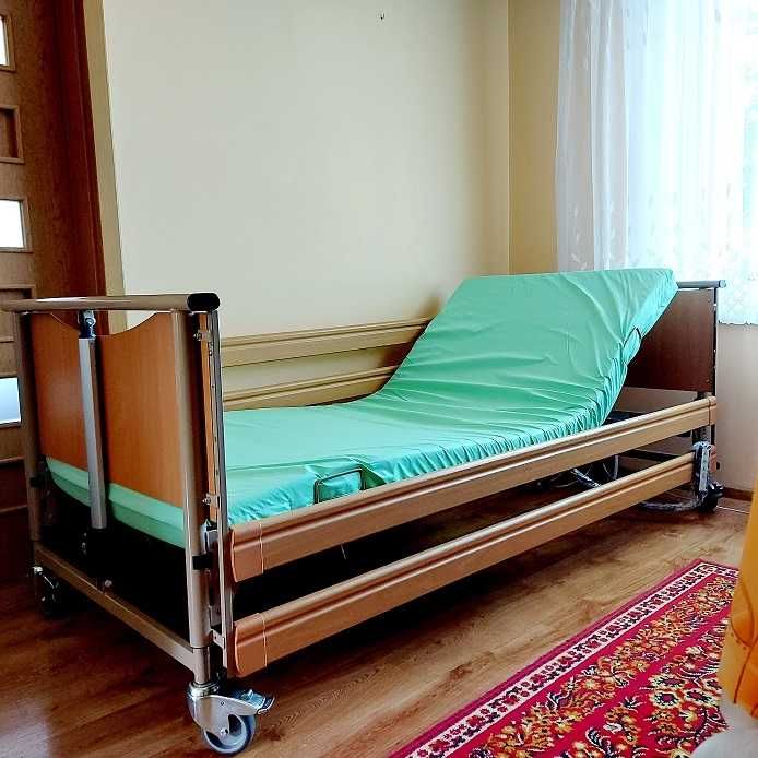 Łóżko rehabilitacyjne Vermeiren, materac przeciwodleżynowy, stolik