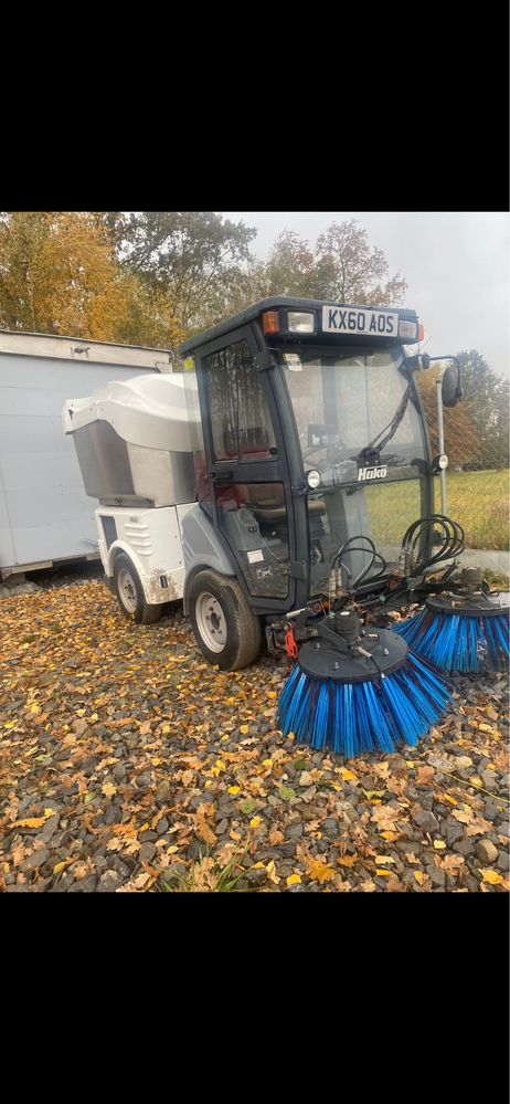 Hako 1200 nosnik narzedzi zamiatarka plugo piaskarka komunalna 4x4