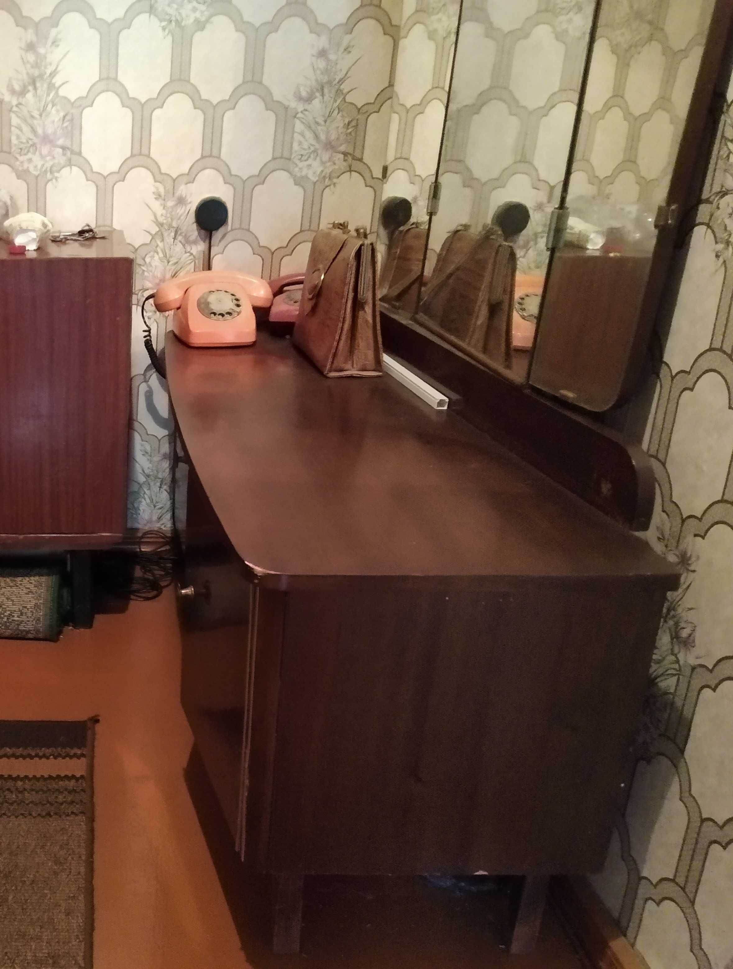 Продам трюмо (трильяж, зеркало, тумба,комод). Германия (ГДР).