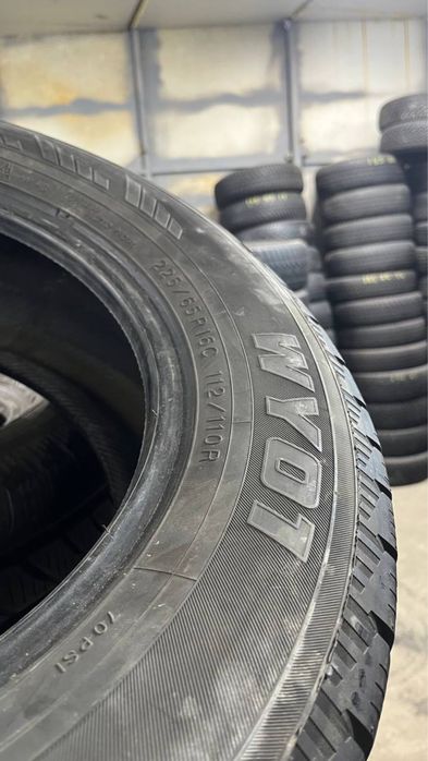 Пара зимової гуми 225/65/16с , Yokohama