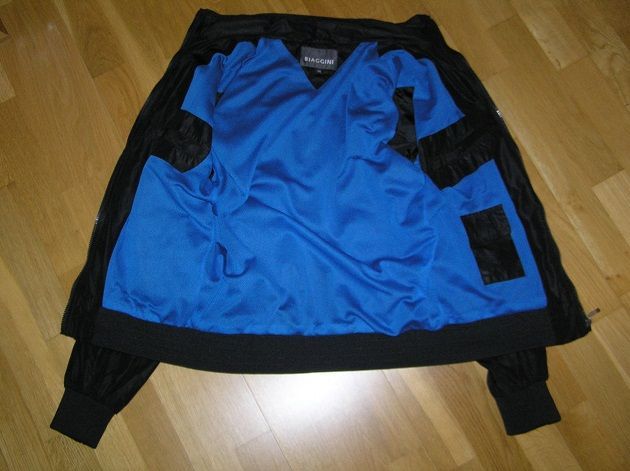 Czarna kurtka rozmiar 50 (170 cm).