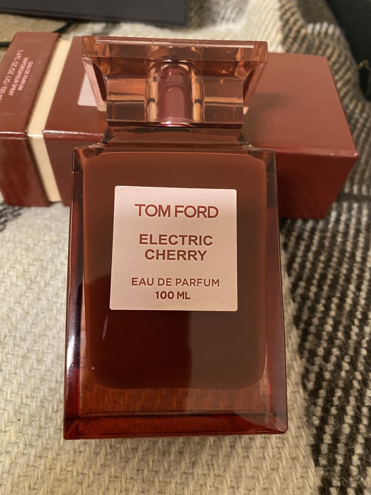 Парфюмированная вода Tom Ford Electric Cherry, 100 мл