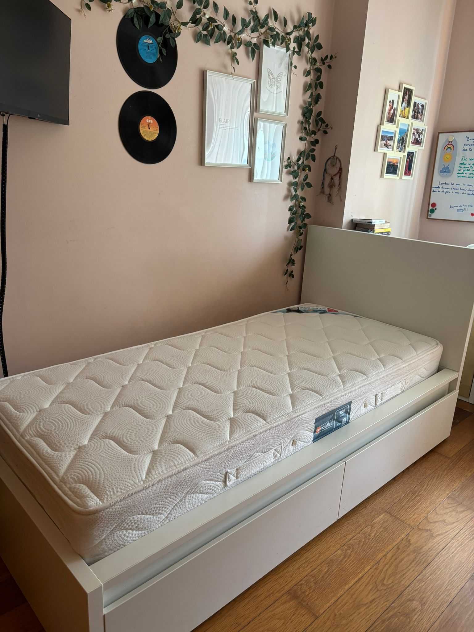 Cama 90x200 IKEA MALM com 2 gavetas e colchao MOLAFLEX 2020 incluido.