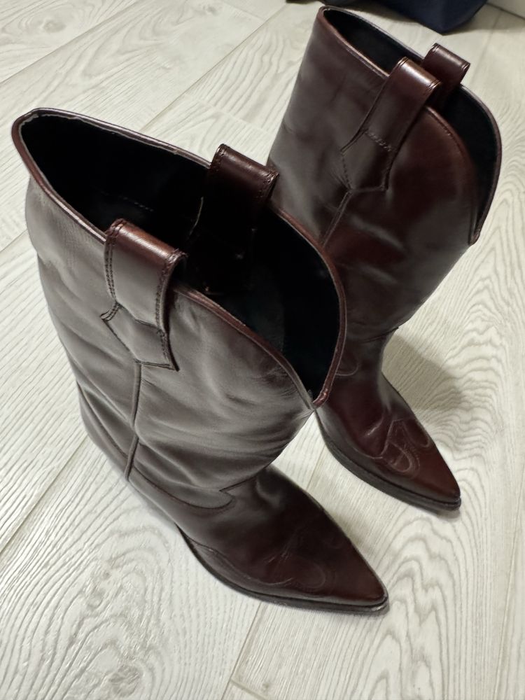 Казаки zara.39 розмір.Минула колекція.Шкіра.