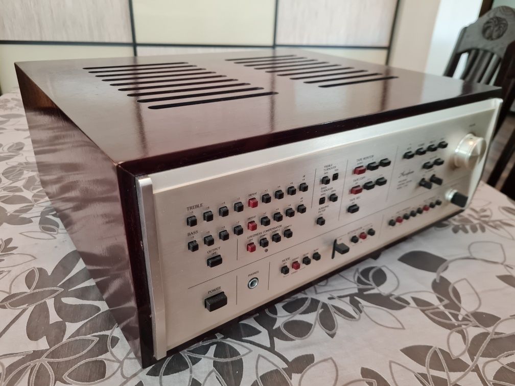 Hi end Accuphase p400 and c240,