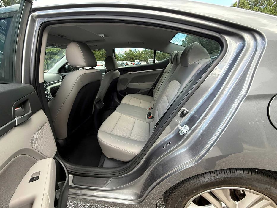 Hyundai Elantra Value Edition      2019