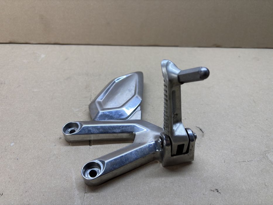 Triumph Trident 660 Set Podnóżek Przód Przedni Lewy Kierowcy