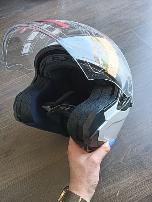 Nowy kask otwarty z blendą awina biały