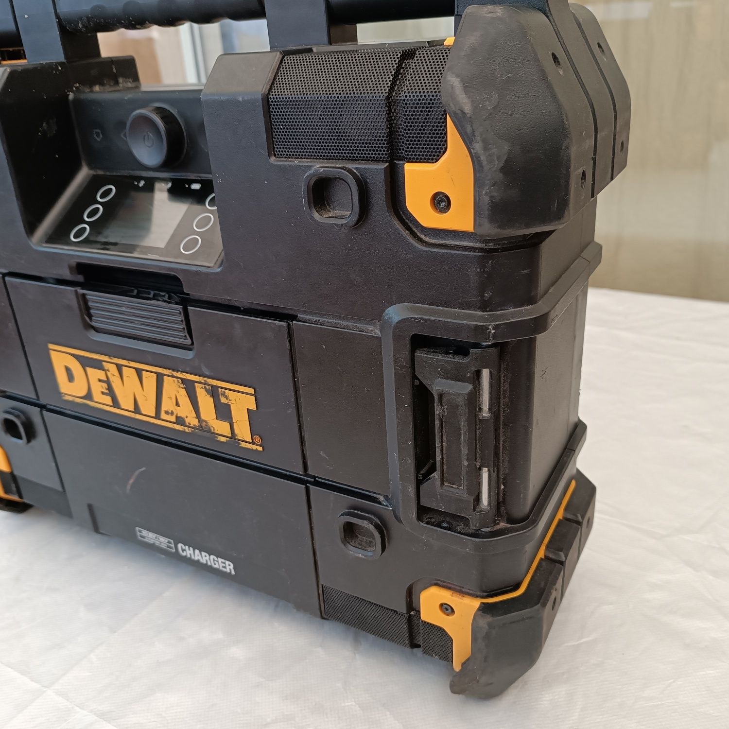 Радіо Dewalt DWST1-81079-GB